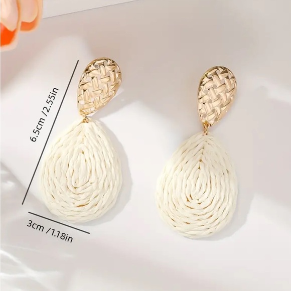 Pink Raffia Grass Dangle Earrings - Picture 2 of 2